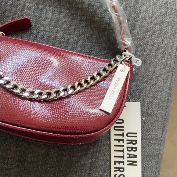 UO urban outfitter RED baguette chain shoulder bag - Picture 5 of 10